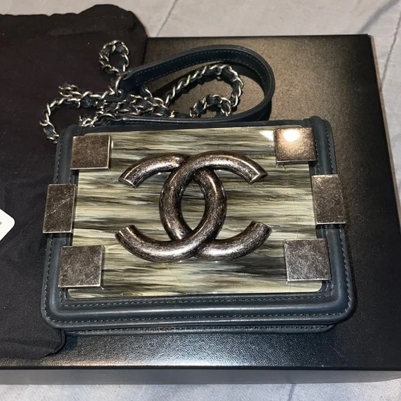 Chanel crossbody mini purse - Picture 1 of 10